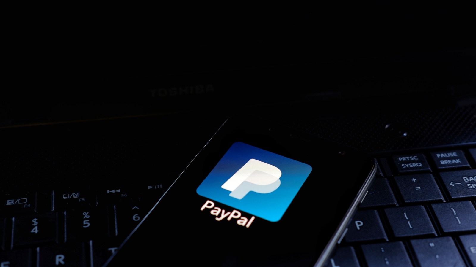 PYPL Under Pressure: Is Now the Time to Bet on PayPal’s Comeback?