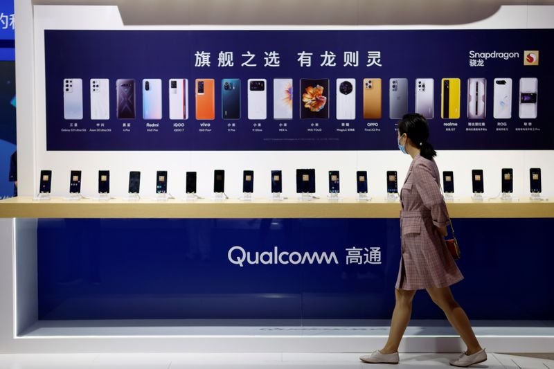 Qualcomm shares see modest gain in choppy market conditions