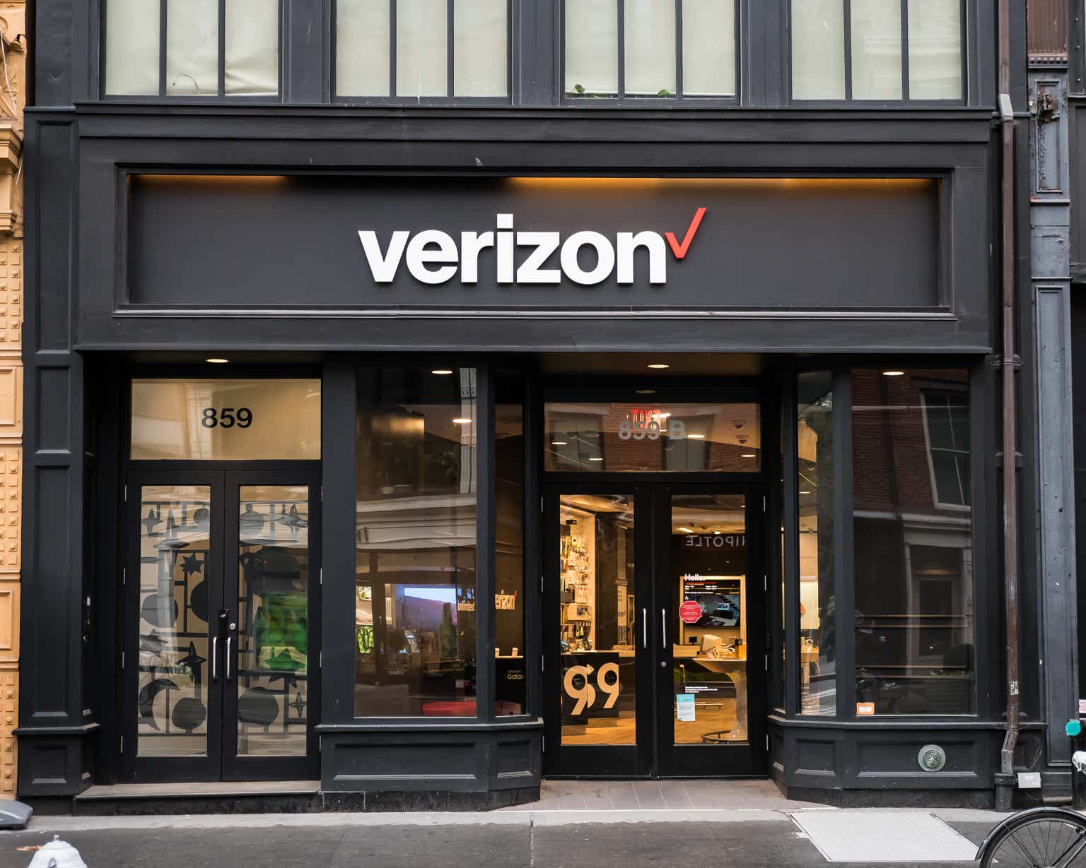 Verizon: Time To Buy Aggressively