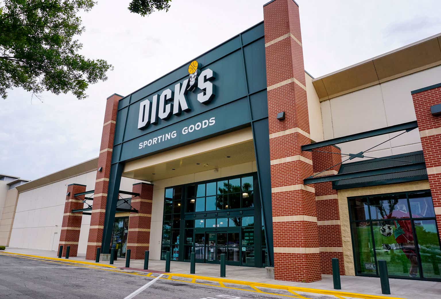 DICK''S Sporting Goods: Outshining Their Peers And More Room To Run