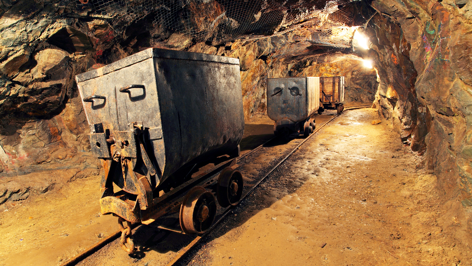 3 Gold Mining Stocks to Bet On as Market Fears Grow