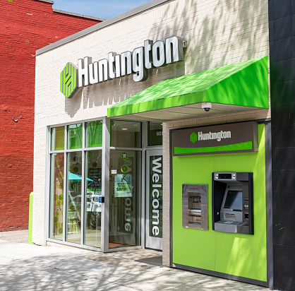 Huntington Bancshares: Why Michael Burry Backed This Bank