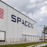 Musk’s SpaceX Wins Pentagon Contract